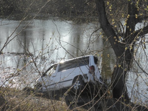 ДТП на Набережній у Луцьку: машини злетіли в долину річки